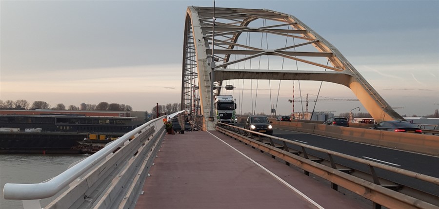 Bericht Eerste meters fietspad Papendrechtse brug gelegd bekijken